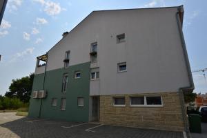 Budynek, w którym mieści się apartament