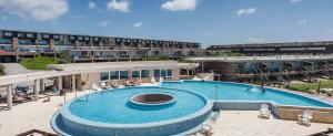 a large pool in the middle of a building at Linda Bay 205 in Mar de las Pampas