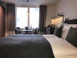 Säng eller sängar i ett rum på SYBILLE KUNTZ Weingut Gästehaus