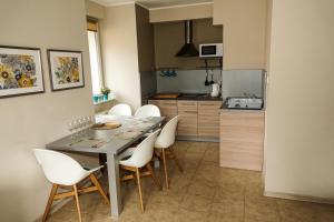 Kuchyňa alebo kuchynka v ubytovaní Apartament Jedynka