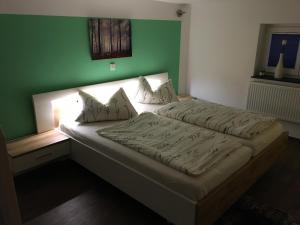 A bed or beds in a room at Ferienhaus: "Casa de Summer"