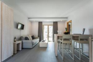 A television and/or entertainment centre at Aqua Oliva Resort Syvota