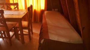 Una cama o camas cuchetas en una habitación  de Cabañas Delicias del Condado