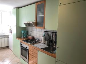 Кухня або міні-кухня у Peppermint House - Carozzi Apartments