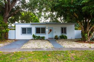 a small white house with a tree at Suite Life at Chez Mercedes in Miami