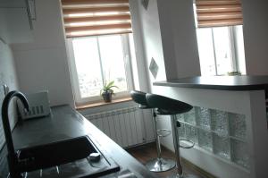 Kuchyňa alebo kuchynka v ubytovaní Apartament Rodzinny S7