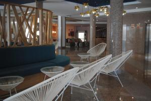 Ein Sitzbereich in der Unterkunft Gara Suites Golf & Spa