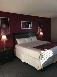 Ένα ή περισσότερα κρεβάτια σε δωμάτιο στο Laughlin River Lodge