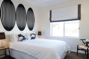 
A bed or beds in a room at Arabella on West
