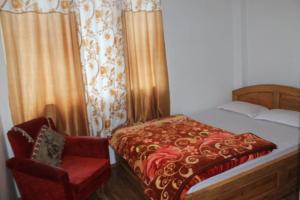 Postel nebo postele na pokoji v ubytování Vamoose Olive Homestay Aritar
