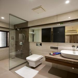 Bilik mandi di Hotel Planet Residency