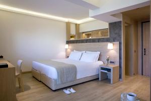 Ένα ή περισσότερα κρεβάτια σε δωμάτιο στο Golden Age Athens Hotel