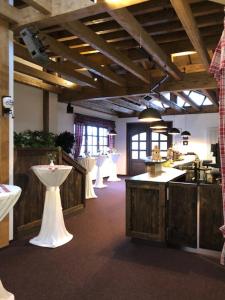 A restaurant or other place to eat at Hotel Friedchen mit eigener Fleischerei