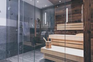 Koupelna v ubytování PUR Suites & Chalets