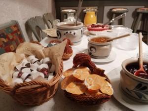 อาหารเช้าซึ่งให้บริการแก่ผู้เข้าพักที่ Garni-Pension Andrä
