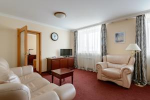 Zona d'estar a AZIMUT Hotel Mirny