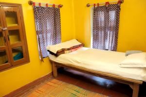 Postel nebo postele na pokoji v ubytování Ram Bhawan Residency