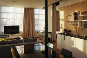 TV a/nebo společenská místnost v ubytování Fabryka Wełny Hotel & Spa