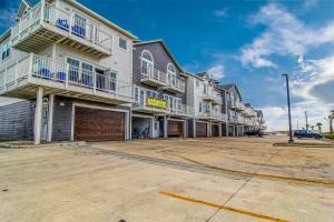 Gallery image of Pathway 14820 in Padre Island