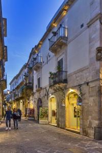 a group of people walking down a street at Sciala Ortigia B&B in Siracusa