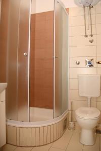 Ein Badezimmer in der Unterkunft Apartments Bašić