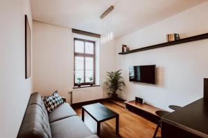 Televízia a/alebo spoločenská miestnosť v ubytovaní Apartament ST2