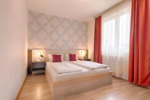 Posteľ alebo postele v izbe v ubytovaní Triple M Hotel