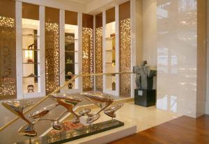 a display case in a museum with a sculpture at San Want Residences Taipei in Taipei