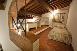 a bedroom with two beds in a room at Tenuta Quadrifoglio in Gambassi Terme +56 photos