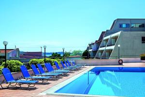 Bazén v ubytování Xenios Theoxenia Hotel nebo v jeho okolí