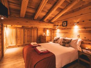 Ένα ή περισσότερα κρεβάτια σε δωμάτιο στο Chalet Panoramique by Chalet Chardons