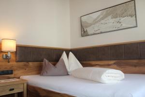 Postel nebo postele na pokoji v ubytování Hotel Glöckner und Hotel Residenz Glöckner