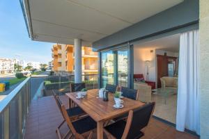 A balcony or terrace at Costabravaforrent Balco 2