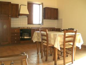 Een keuken of kitchenette bij Etna Wine Azienda Agrituristica