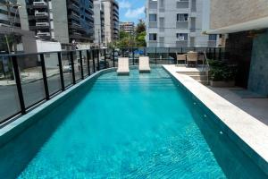 a swimming pool on the roof of a building at Comfort Hotel Maceió in Maceió