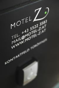 Vottorð, verðlaun, skilti eða annað skjal til sýnis á Motel Z - self checkin