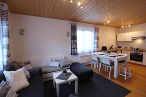 A kitchen or kitchenette at GRIASS EICH Ski-to-door Apartment by Isa Badkleinkirchheim