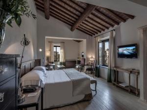 A television and/or entertainment centre at Castel Monastero - The Leading Hotels of the World