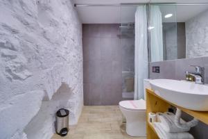 Kúpeľňa v ubytovaní athensotel