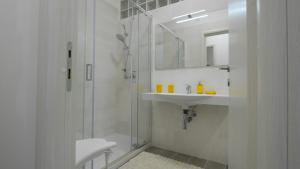 A bathroom at Il Centro Apartments
