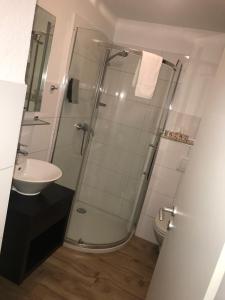 Koupelna v ubytování tauwerk Hotel