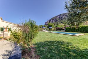 The swimming pool at or close to Villa Es Coste Rafal By SunVillas Mallorca