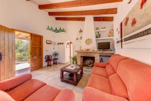A seating area at Villa Es Coste Rafal By SunVillas Mallorca