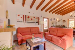 A seating area at Villa Es Coste Rafal By SunVillas Mallorca
