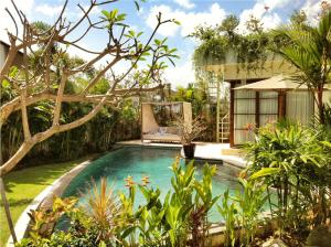 Hồ bơi trong/gần Villa Sahaja