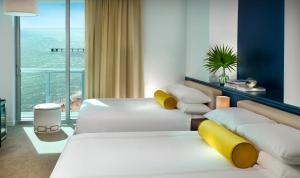 Postel nebo postele na pokoji v ubytování Sole Miami, A Noble House Resort + 37 fotografií