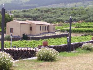 Vonkajšia záhrada v ubytovaní Etna Wine Azienda Agrituristica