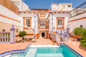 a villa with a swimming pool and a house at Cubo's Casa Manzanares Bijou in Alhaurín el Grande