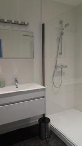 Et badeværelse på Nieuw 2 Slaapkamer Appartement van 90 m²