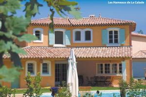 a house with a pool in front of it at Lagrange Vacances Domaine de Fayence in Fayence